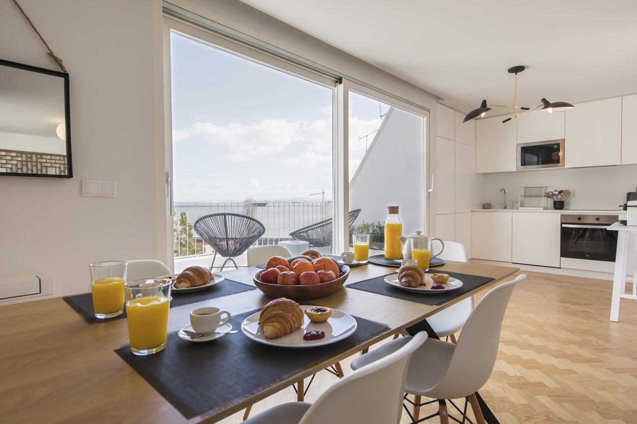 Lovelystay - Penthouse On The Tagus In Alfama Lisbon Bagian luar foto